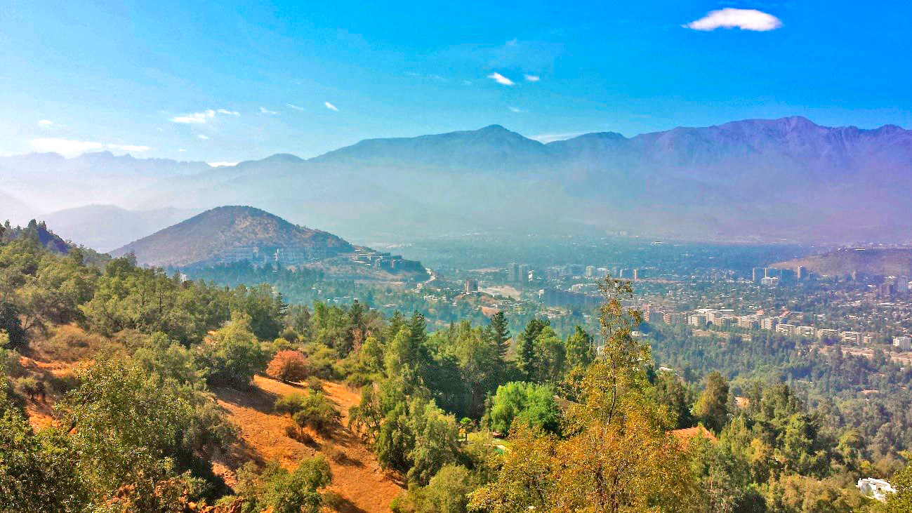 Uma linda vista que você encontra ao fazer turismo em Santiago