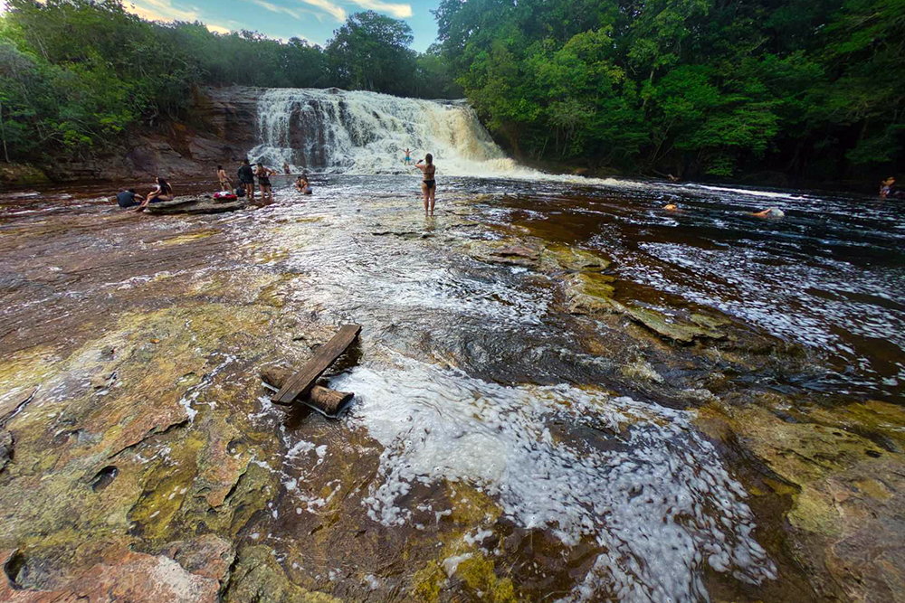 A Cachoeira de Iracema em Presidente Figueiredo é uma das cachoeiras do Amazonas (Créditos: Ivo Brasil/Amazonastur)