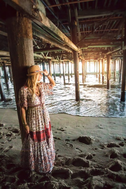 Foto embaixo do píer de Santa Monica