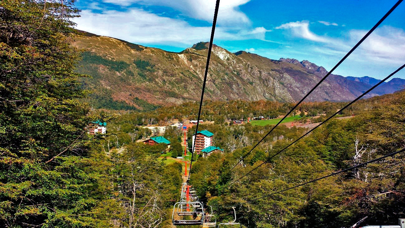 Paisagem de cima do teleférico em Chillán