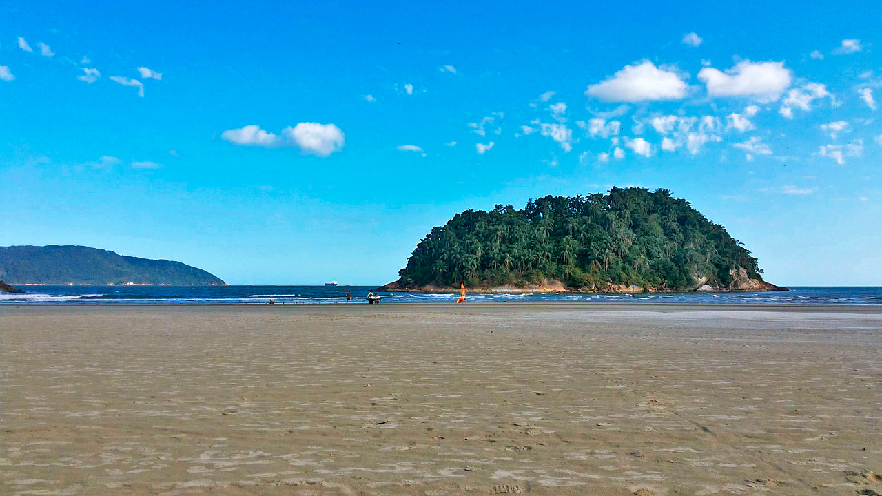 Essa é uma das praias do litoral de Santos para quem faz uma viagem curta de São Paulo