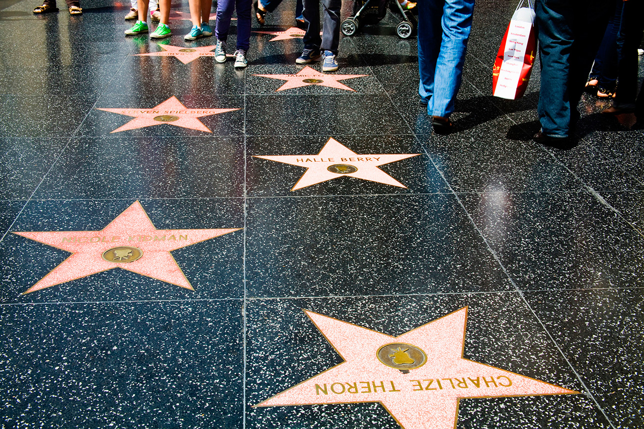 Que tal procurar seus artistas preferidos na calçada da fama em Los Angeles? (Créditos: metro.co.uk)