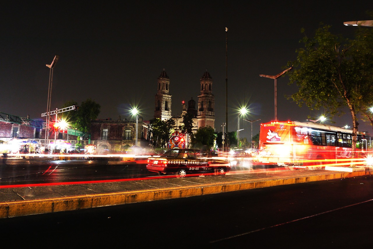 Vista noturna da Catedral do México