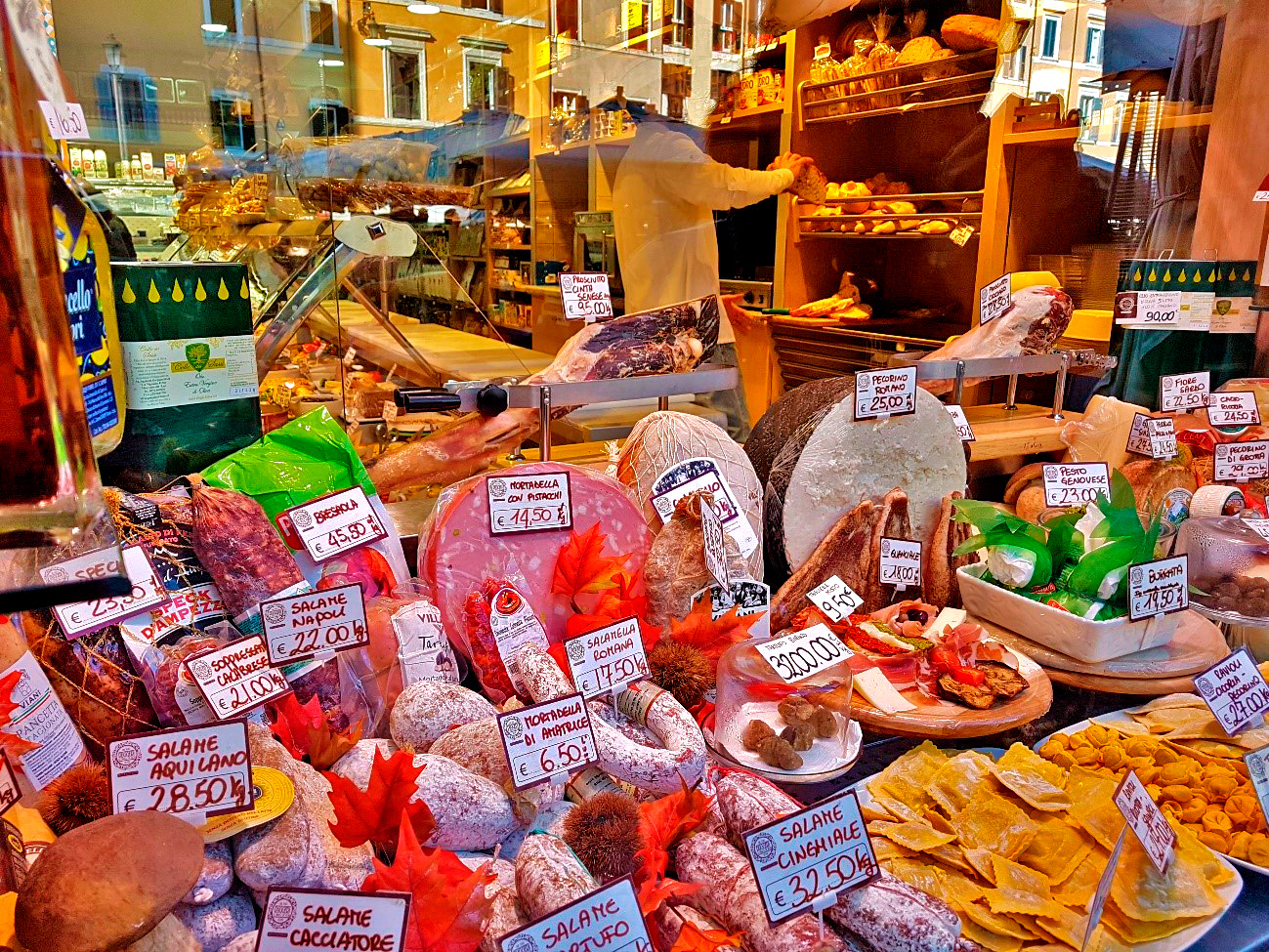 Vitrine de embutidos em Roma na Itália