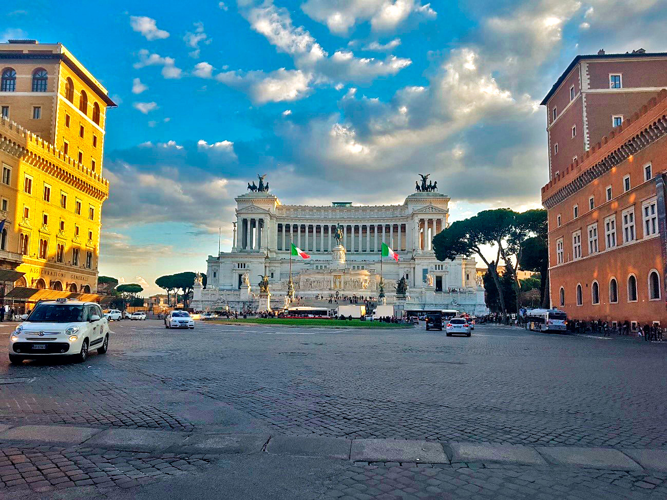 Mais uma linda praça de Roma, a Piazza Venezia