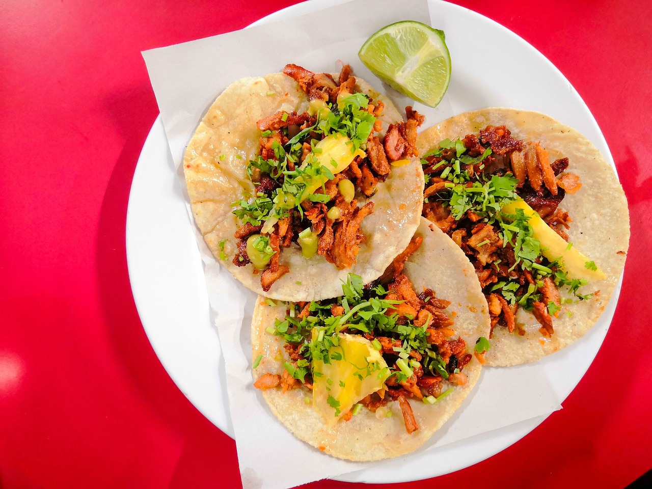 Os tacos fazem parte da comida mexicana