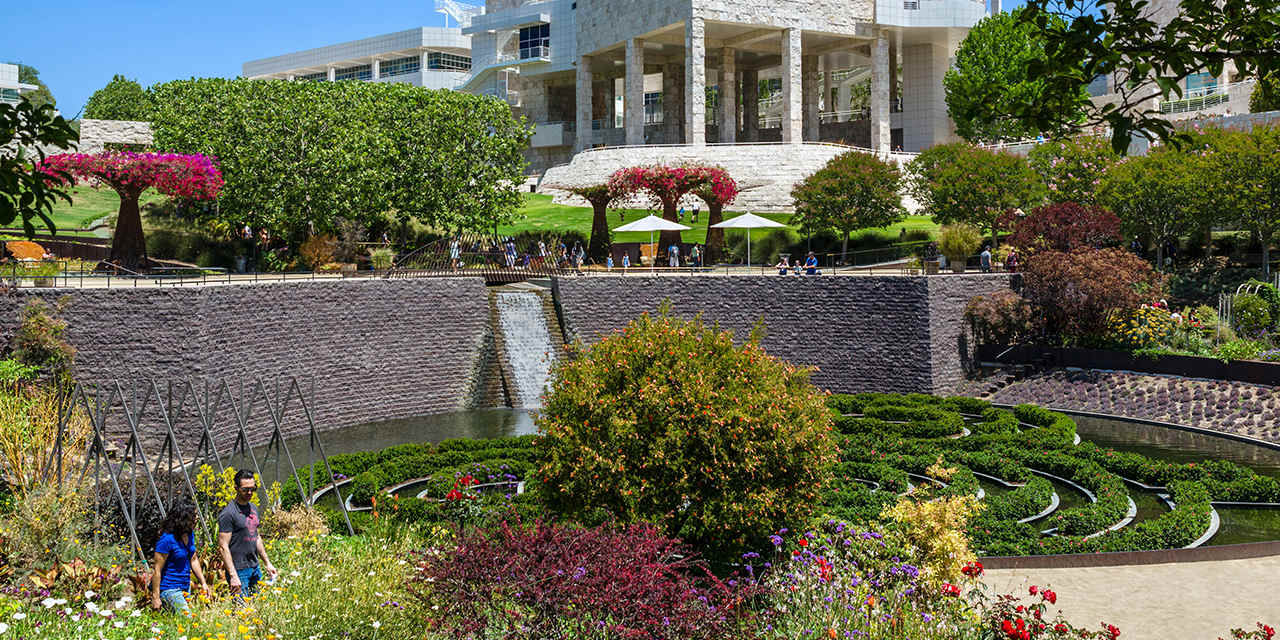 Lindos jardins do The Getty Center em Los Angeles