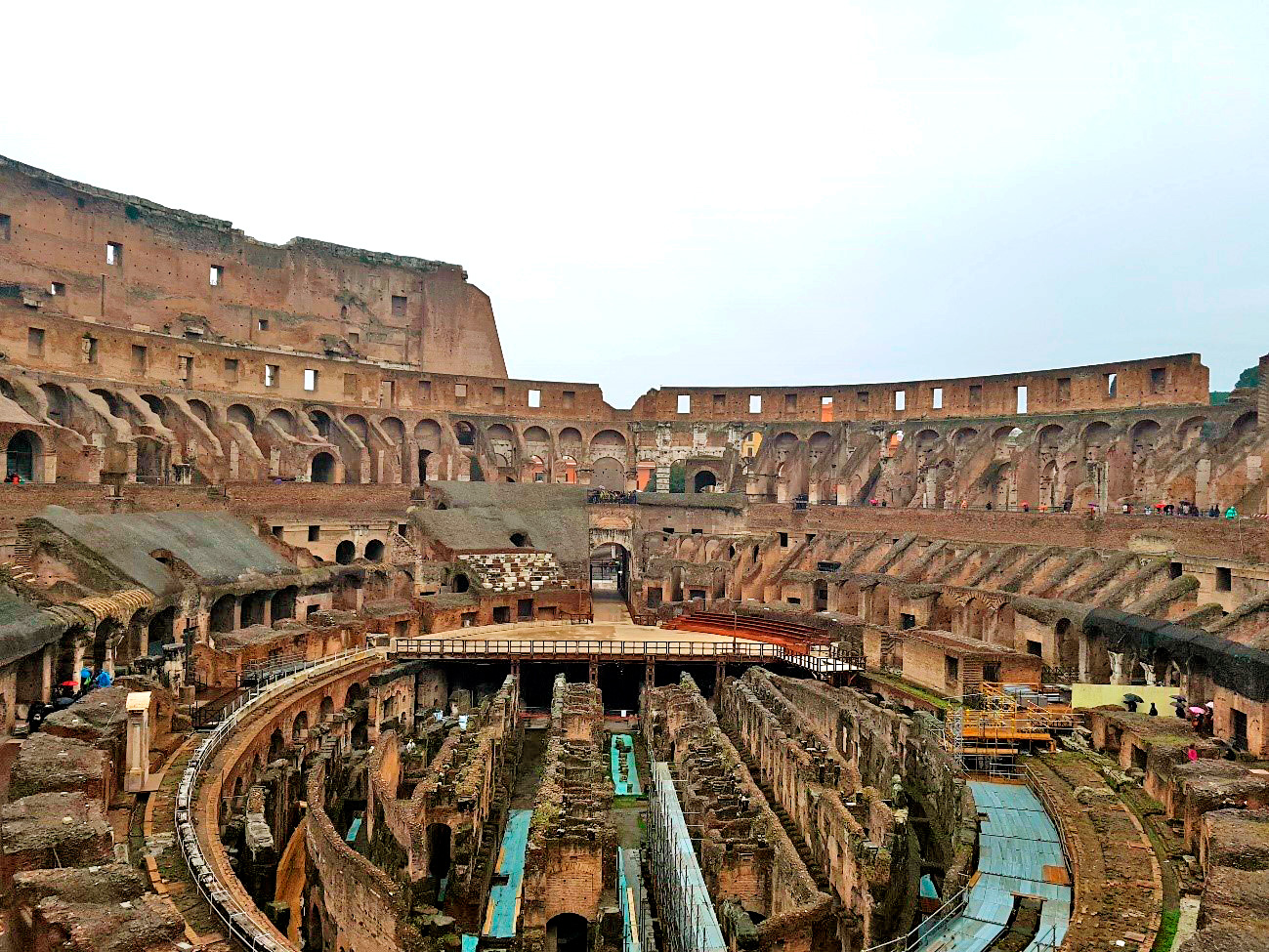 Vista do Coliseu (ao fundo é possível ver um pedaço da arena)