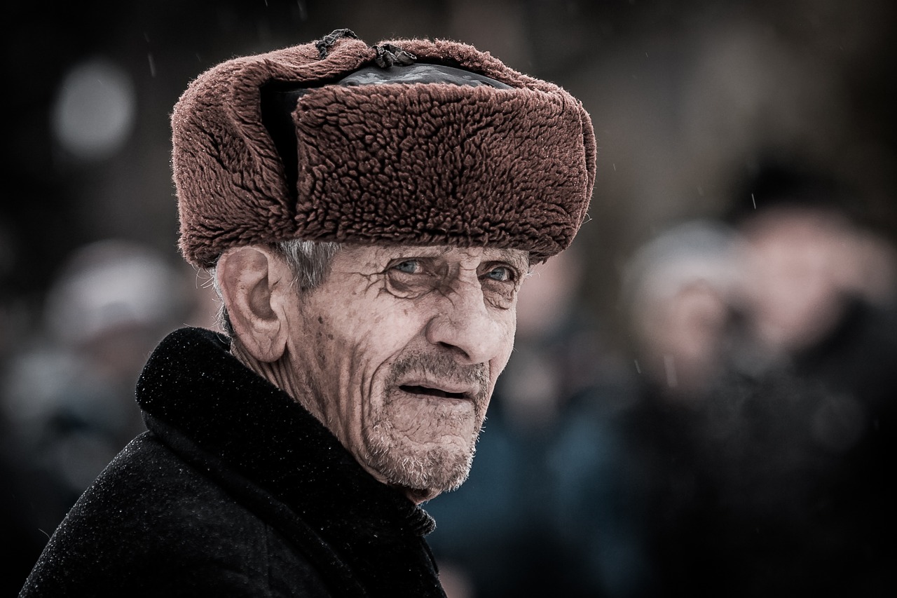 O frio é intenso na Rússia e pode ser observado na expressão desse senhor