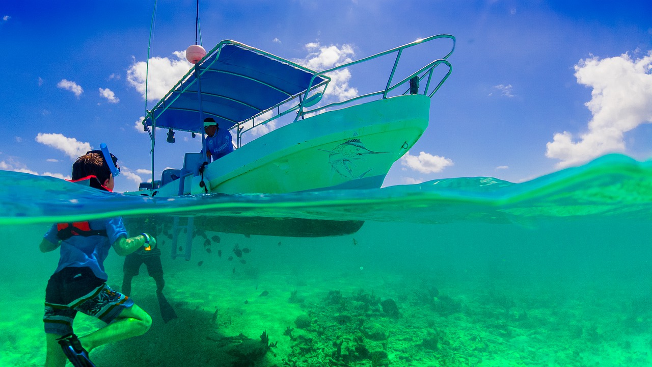 Os passeios de barco para snorkel e mergulho no Caribe são muito comuns em Quintana Roo