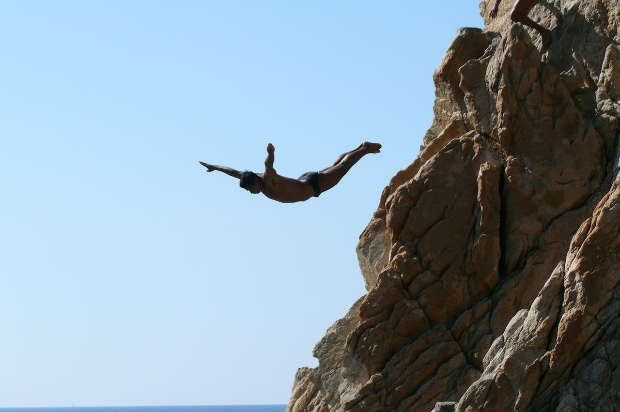 Você teria coragem de fazer um salto para um mergulho na La Quebrada em Acapulco?