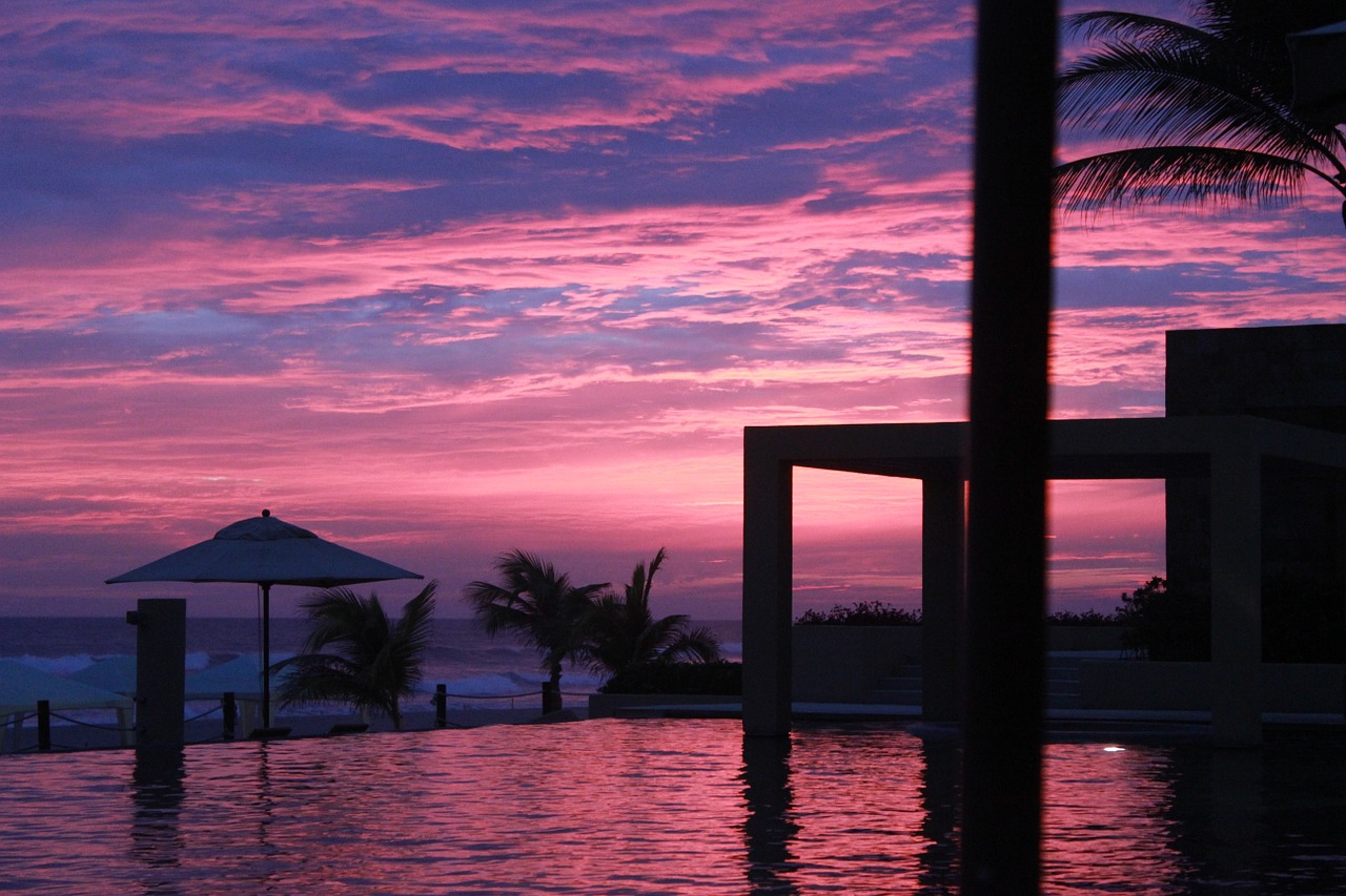 É comum ver o entardecer com imagens como essa vista do hotel