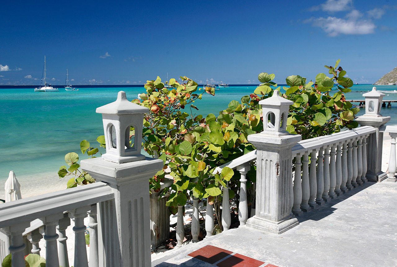 A linda arquitetura de Los Roques com o mar do Caribe ao fundo