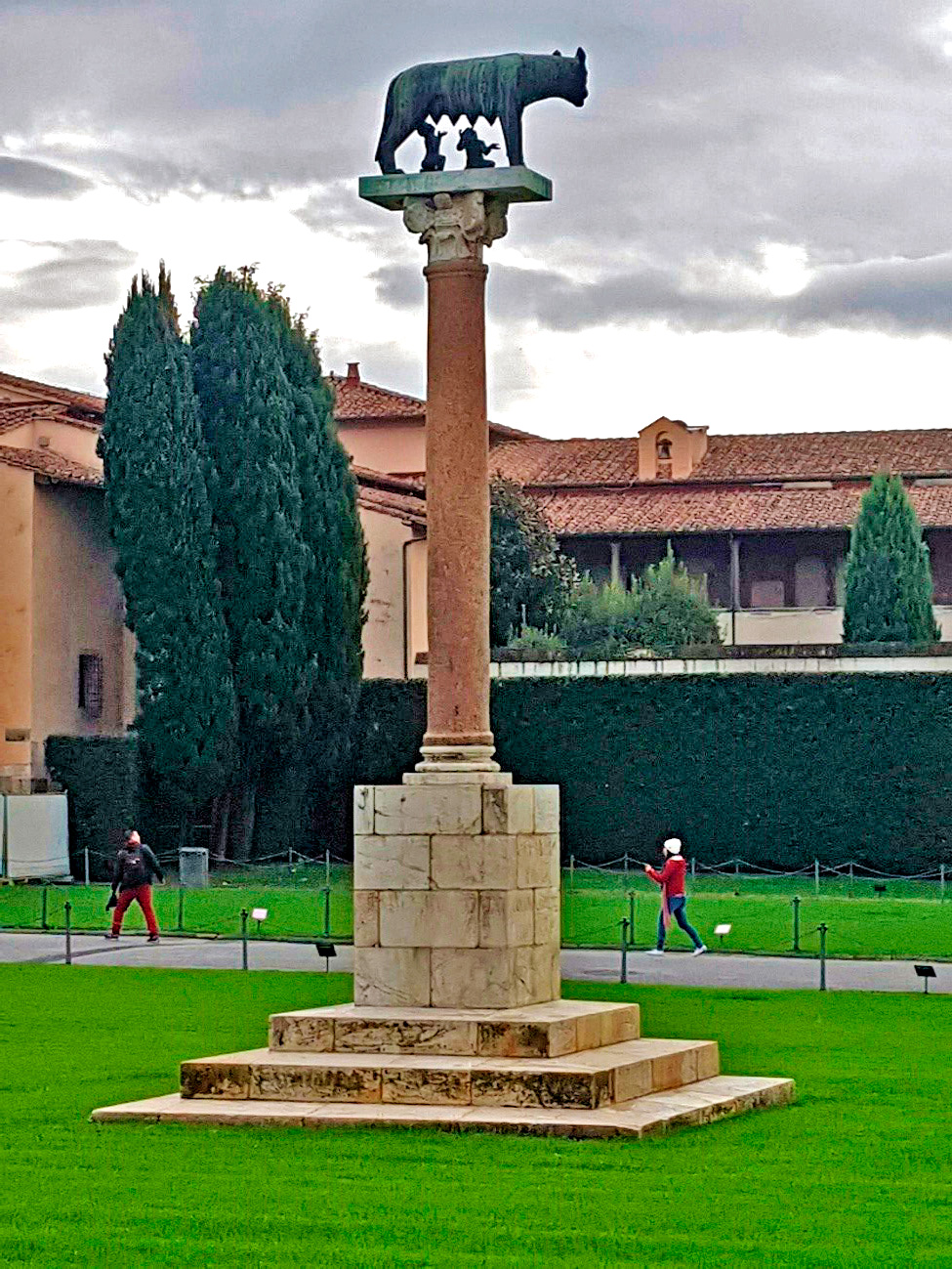 Essa é a estátua da loba capitolina Rômulo e Remo