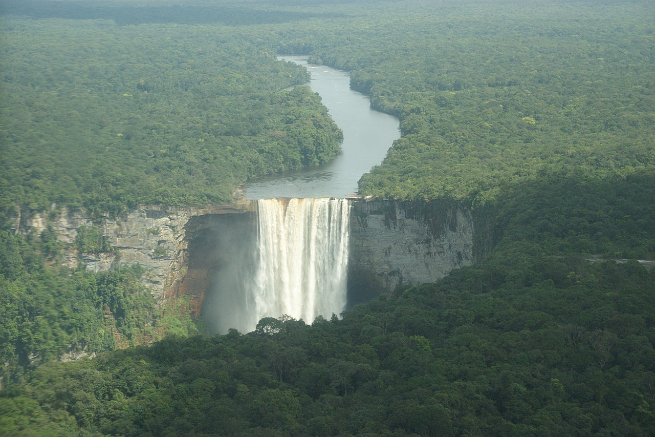 Uma das belezas de Guiana são as Cataratas de Kaieteur