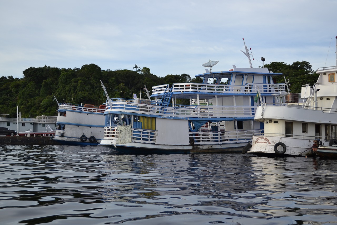 O transporte de barco em Manaus é para lá de comum