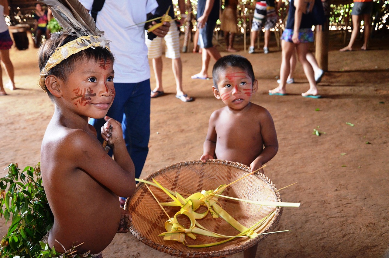 Visitar tribos indígenas pode ser uma das alternativas de passeio