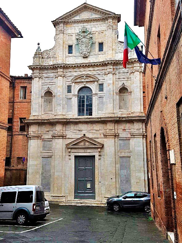 Fachada da Igreja di San Raimondo al Refugio em Siena