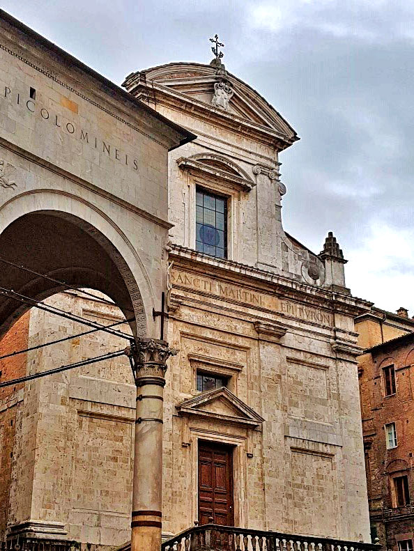 O Logge del Papa é uma das lojas de Siena e foi encomendada pelo Papa Pio II