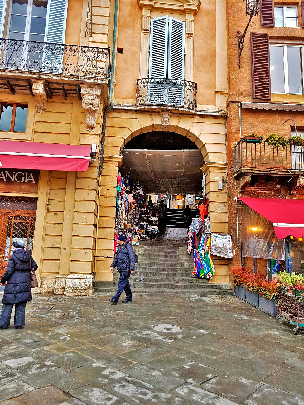 Uma das lojas de souvenir de Siena