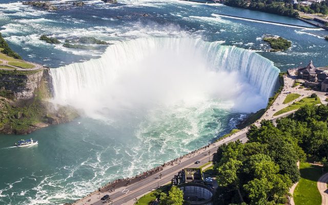 As cataratas do Niágara são um dos destaques do Canadá