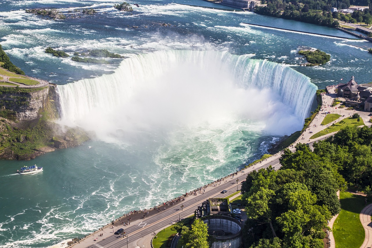 As cataratas do Niágara são um dos destaques do Canadá