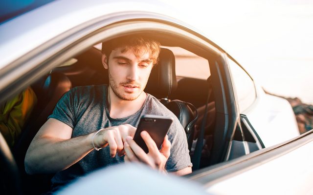 Vai viajar de carro? Saiba como consultar a placa para evitar problemas de trânsito