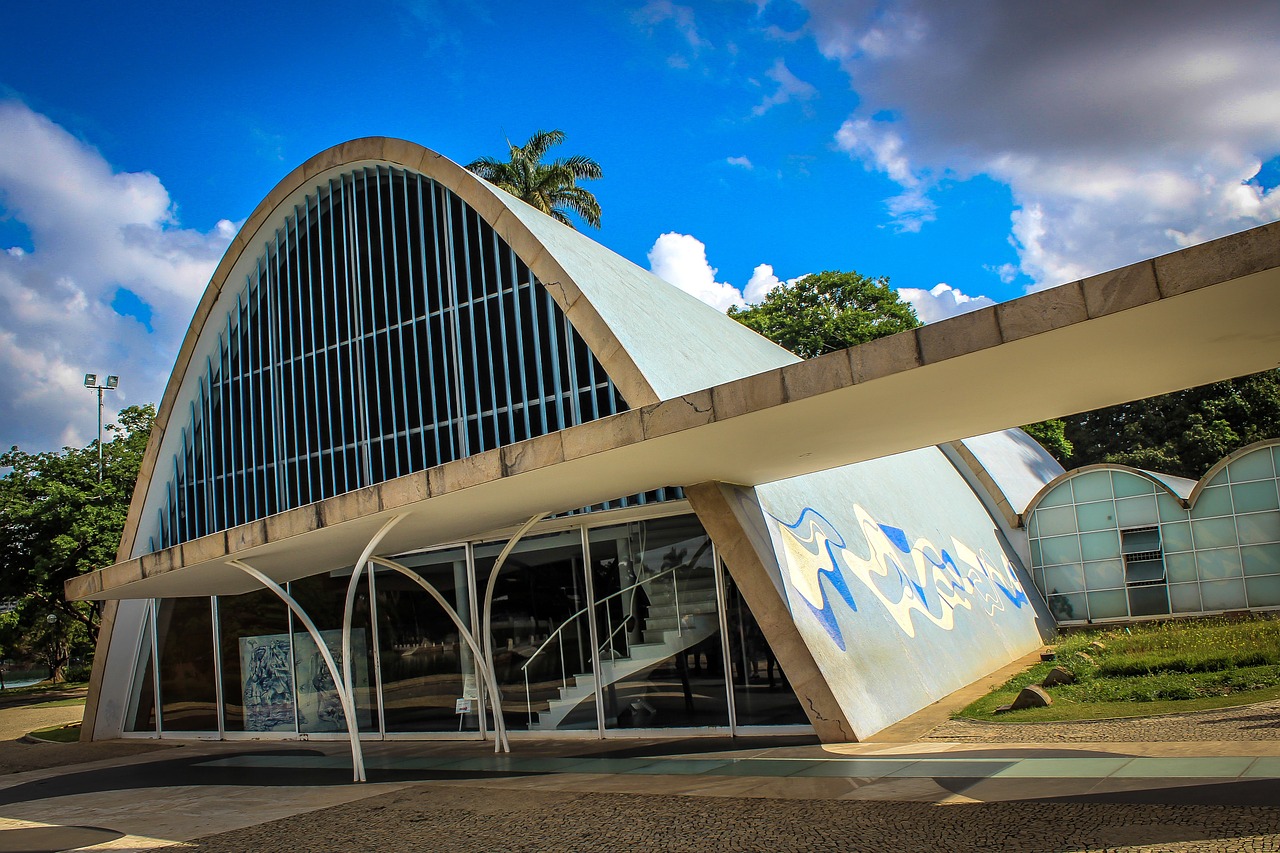 Essa é a fachada da Igrejinha da Pampulha em Belo Horizonte