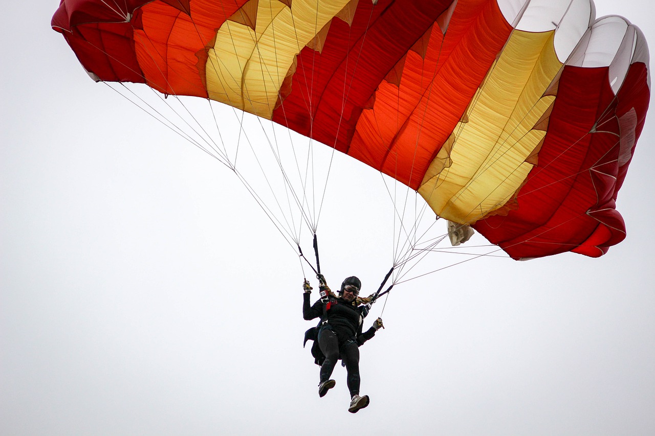 8 dos melhores lugares para saltar de paraquedas no Brasil
