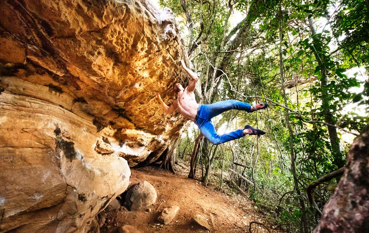 Vias de escalada no Iperó