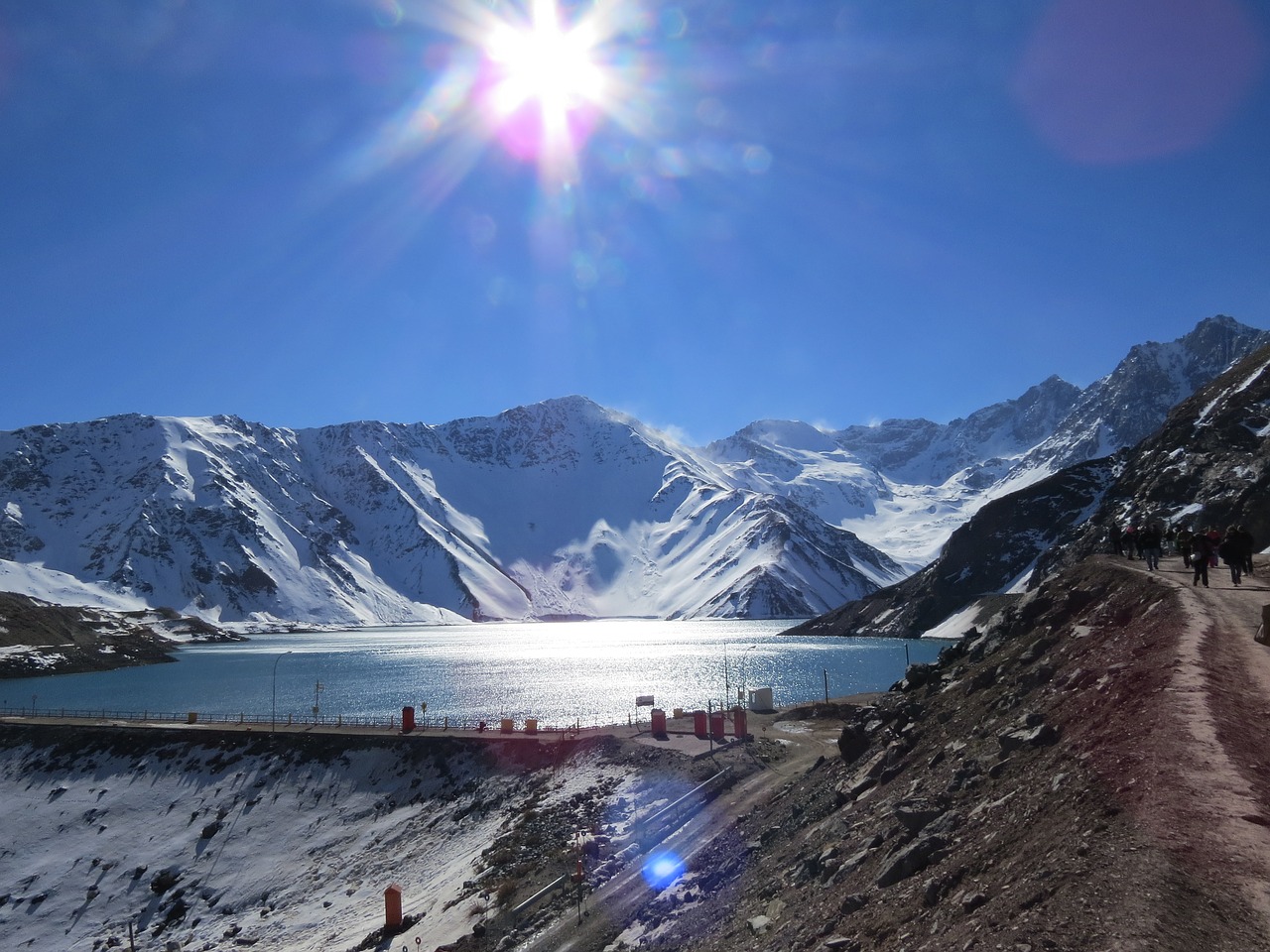 Com um seguro viagem Santiago você pode conhecer o Lago Cajón del Maipo no inverno em segurança