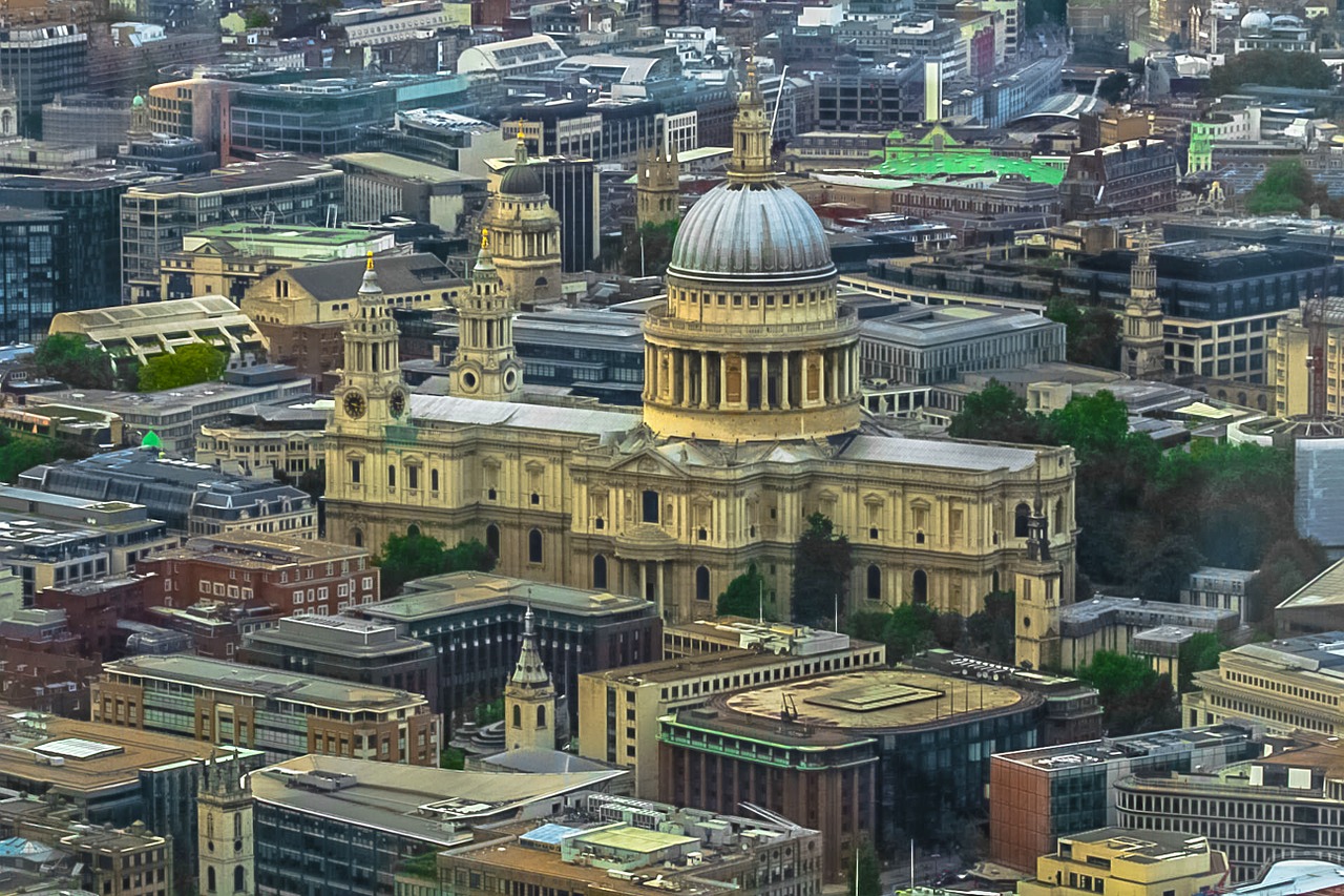 Vista da Catedral de St. Paul em Londres e sua linda arquitetura 