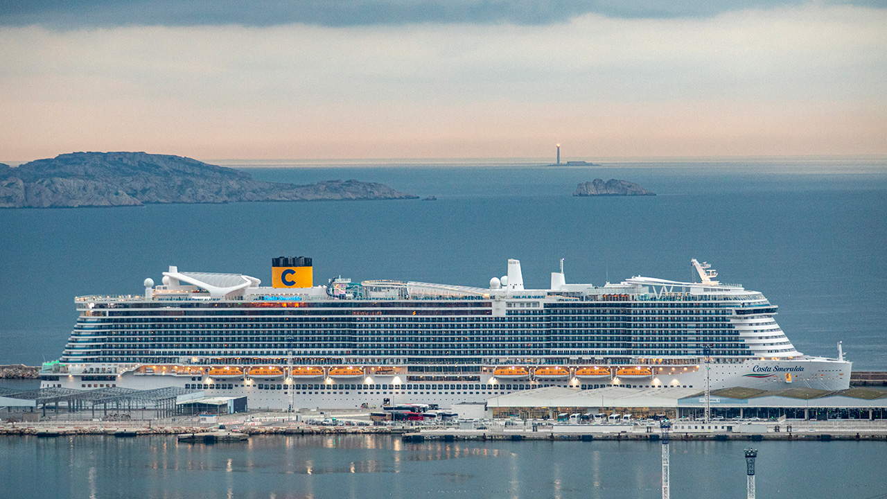 Esse é navio Costa Smeralda que vai passar temporada no Brasil