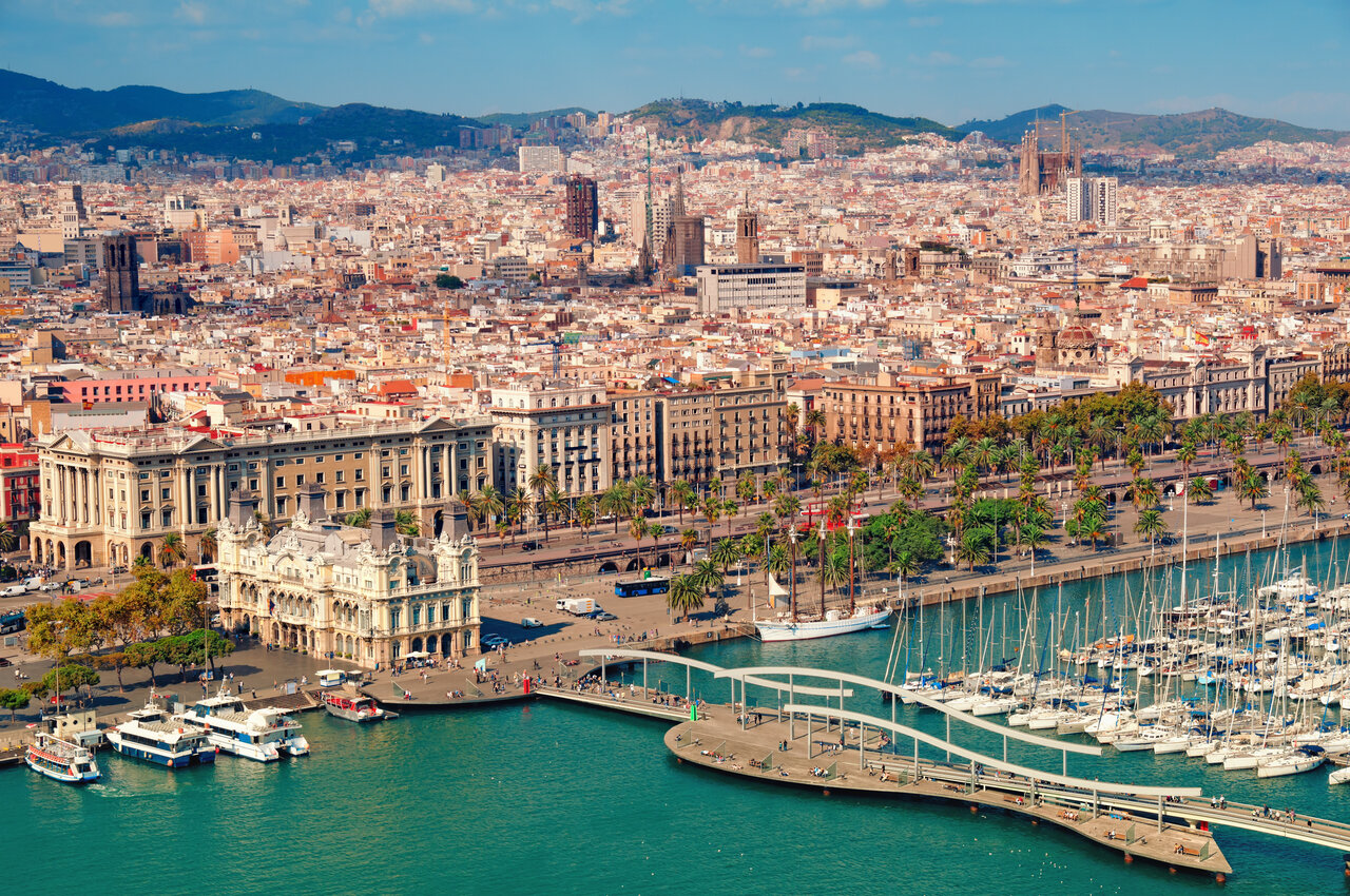 Vista do Porto de Barcelona na Espanha