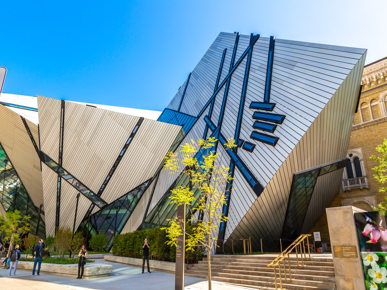 Com o seguro viagem Toronto você pode aproveitar para conhecer o Royal Ontario Museum