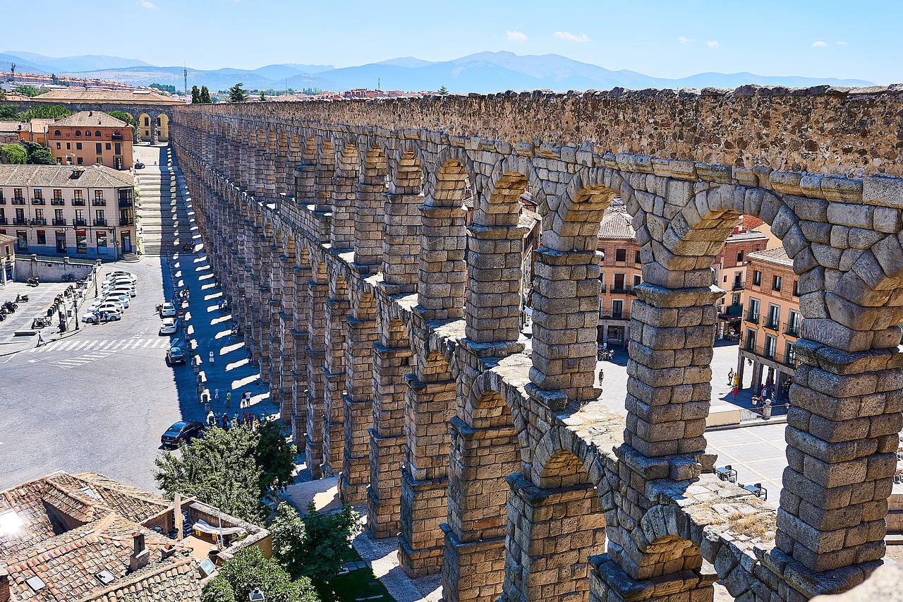 Com o seguro viagem Espanha você pode conhecer o Aqueduto de Segóvia