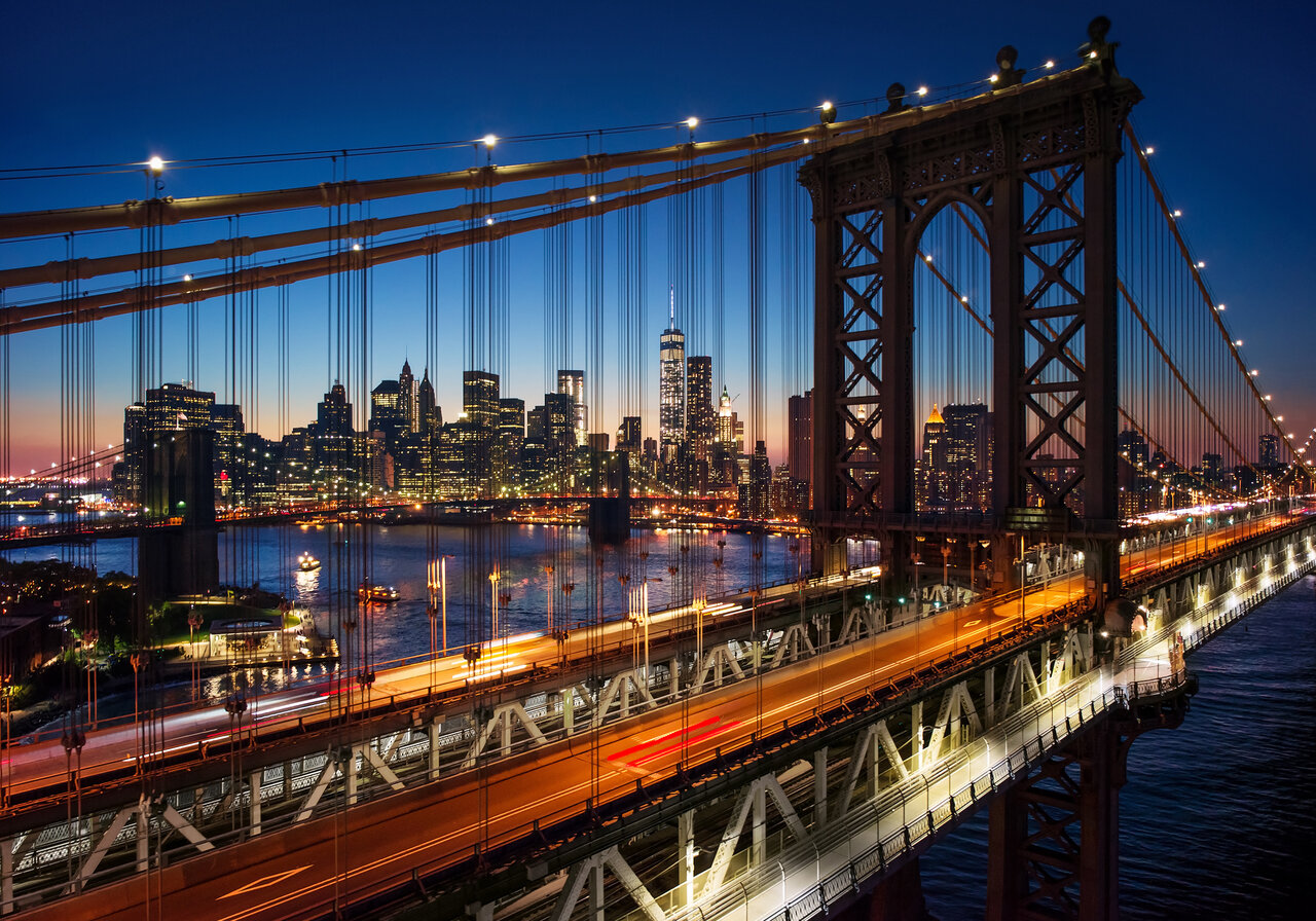 Vista noturna da Ponte do Brooklyn em Nova York