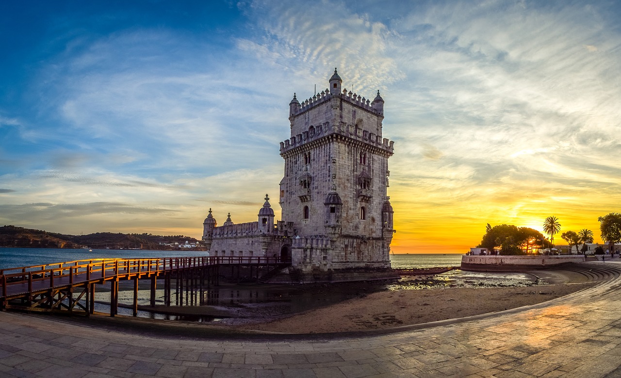 Com o seguro viagem Portugal você pode conhecer a Torre de Belém em Lisboa