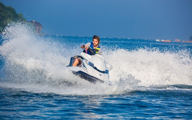 Quais os melhores lugares para passeios de jet ski no Brasil?