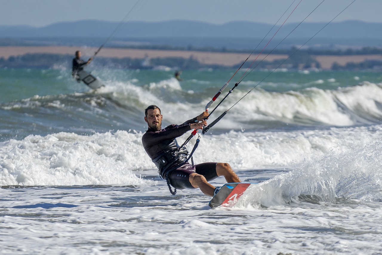 Os melhores lugares para praticar kitesurf no Brasil
