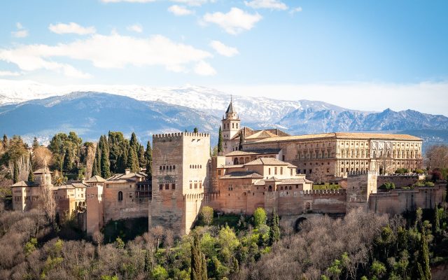 Alhambra fica em Granada e é um dos locais mais lindos do sul da Espanha