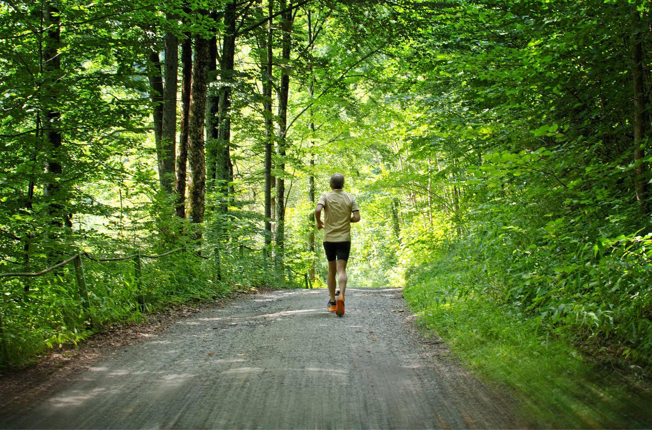 Os benefícios de praticar corrida são vários e aumentam ainda mais viajando