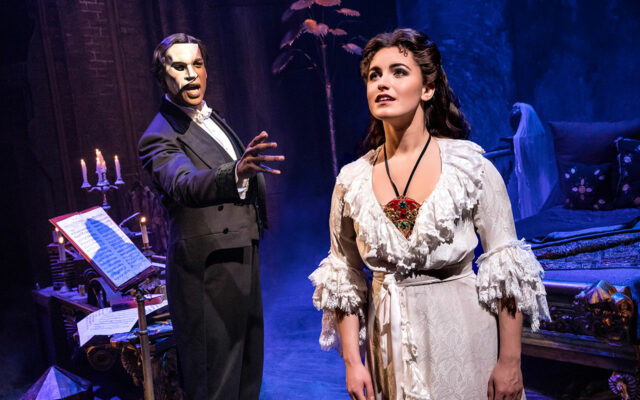 Como é o espetáculo Fantasma da Ópera da Broadway em Nova York?