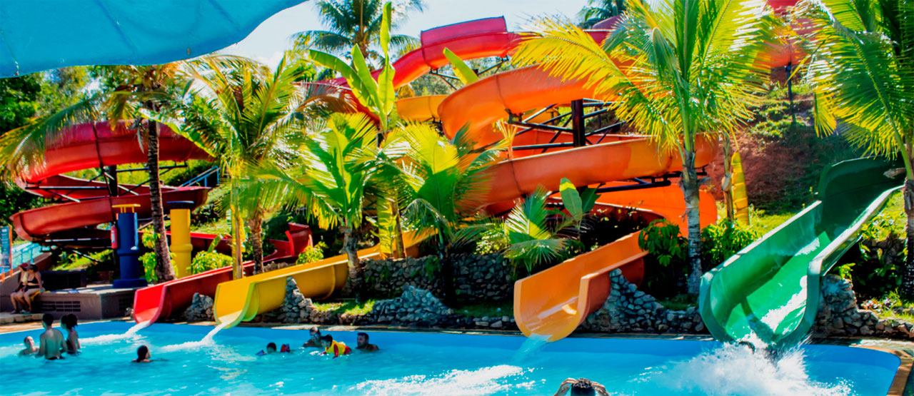 Toboáguas do Parque Aquático Acquamania em Guarapari