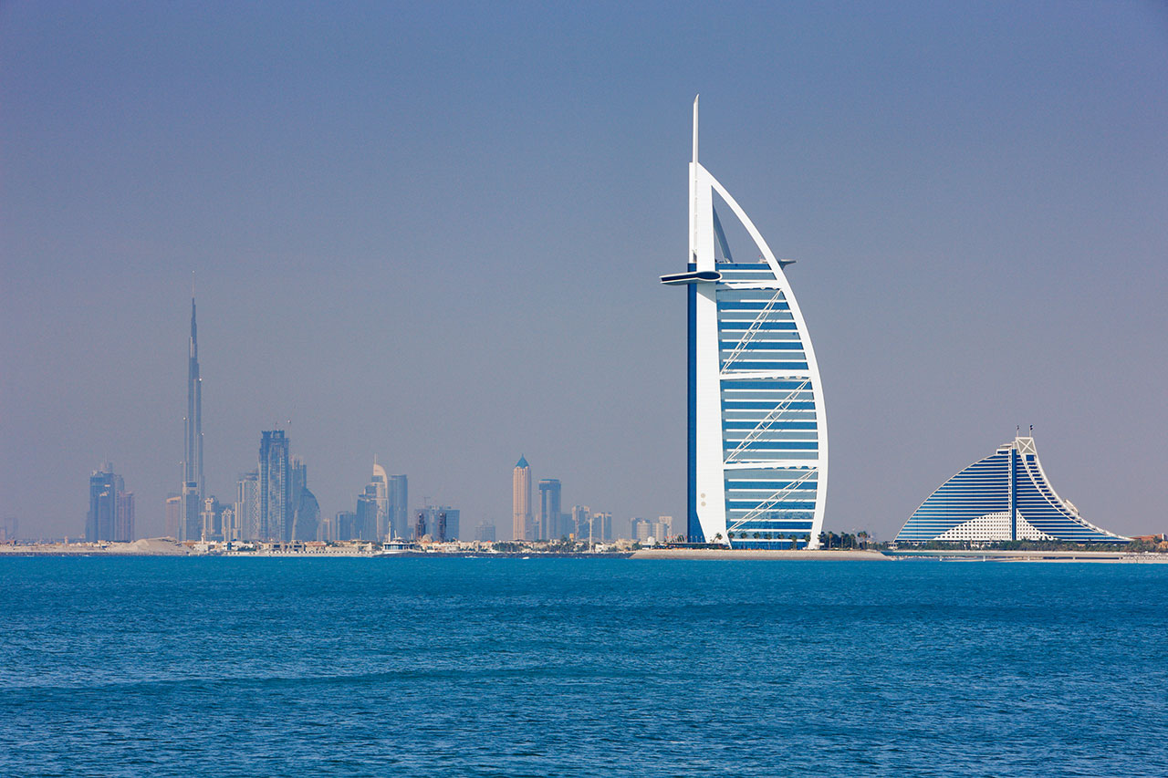 Um dos hotéis mais famosos de Dubai é o Burj Al Arab Hotel