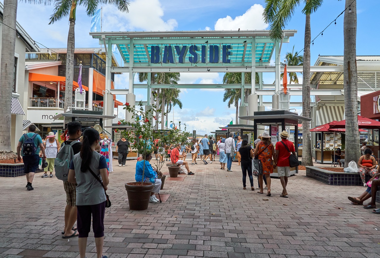 O Bayside Marketplace é uma das atrações de o que fazer em Miami
