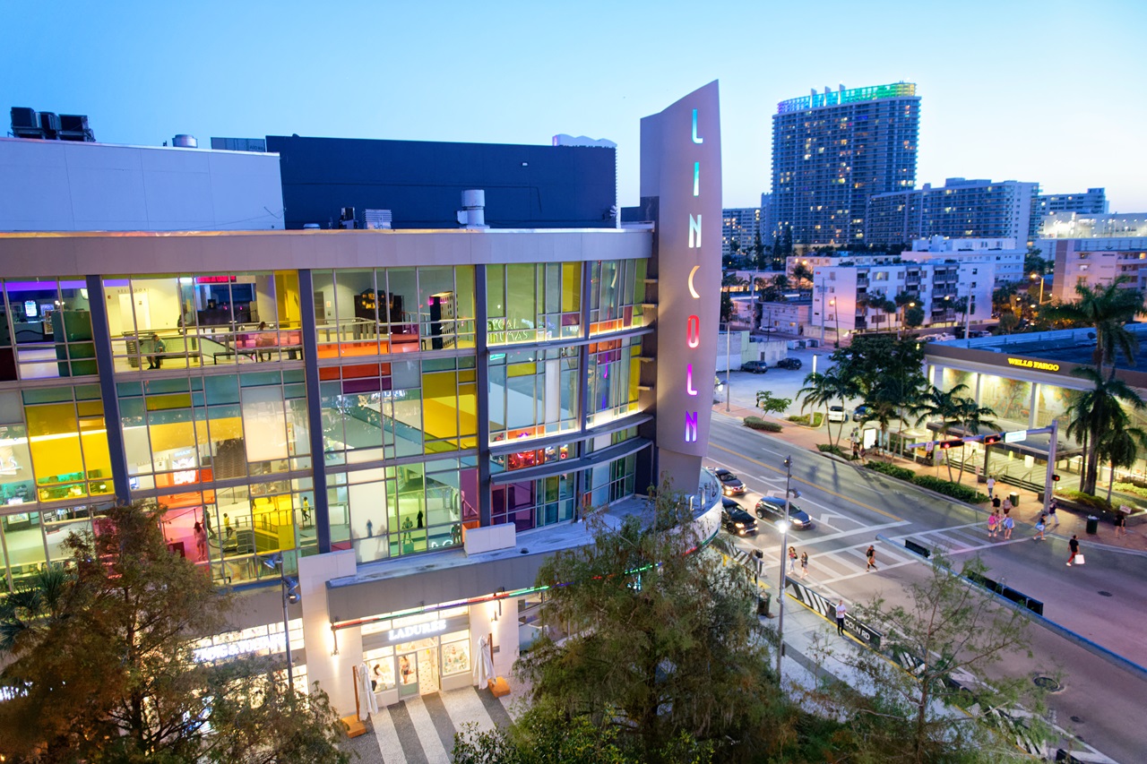 A Lincoln Road Mall é outra opção de passeio em Miami