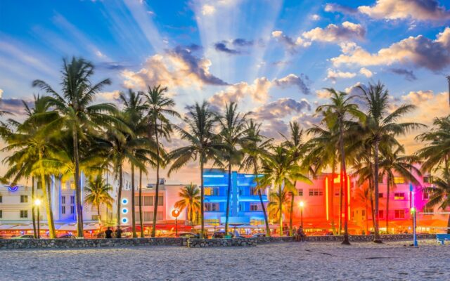 A famosa praia de South Beach em Miami é um dos principais pontos turísticos da cidade