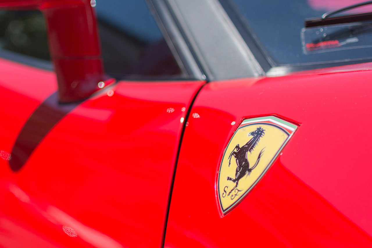 Motivos que valem a pena alugar uma Ferrari