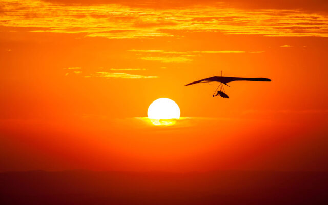 O pôr-do-sol e o voo livre são atrações de Atibaia